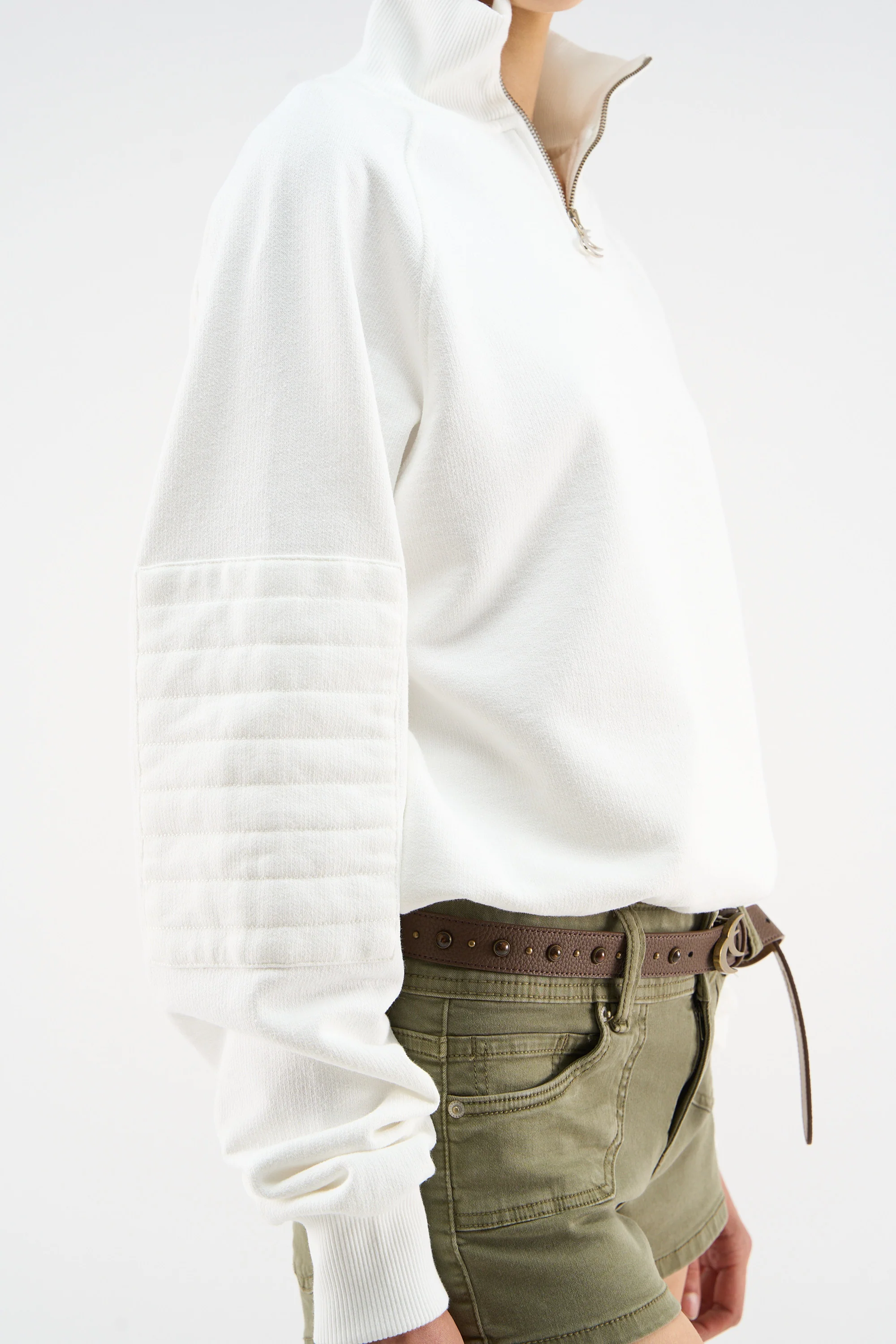 Bow Quarter Ecru Zip